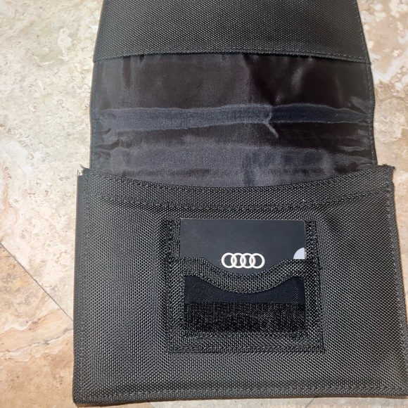 1 AUDI KEYFOB,3 KEY CHAINS, 1 Audi RED BOX, 1 Audi BOOKLET WALLET - Picture 3 of 14